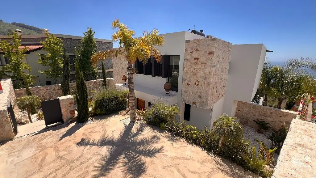 Property in Faralya